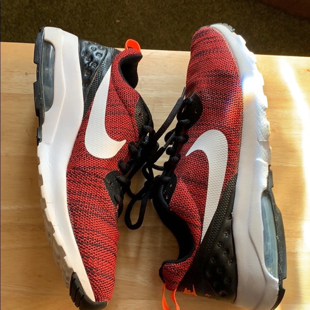 Nike Boys Air Max Motion sneakers